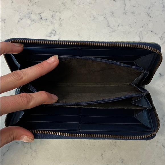 Gucci Light Blue Denim Chevron Wallet with Pearl Logo - Picture 4 of 7